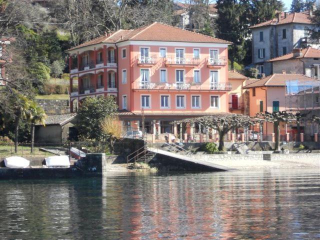 Albergo Riva 레노 디 레기우노 외부 사진