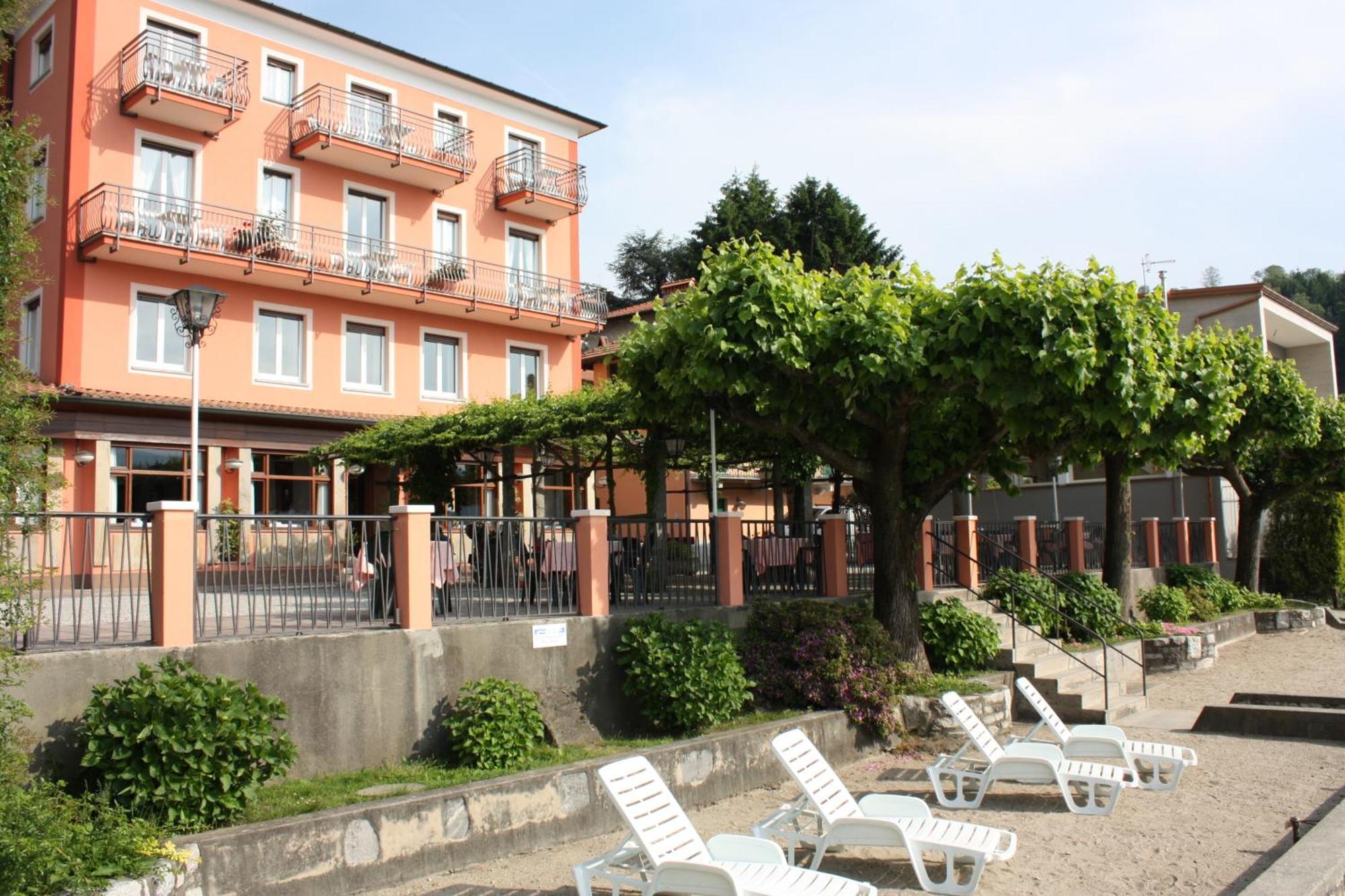 Albergo Riva 레노 디 레기우노 외부 사진