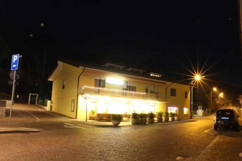 Albergo Riva 레노 디 레기우노 외부 사진