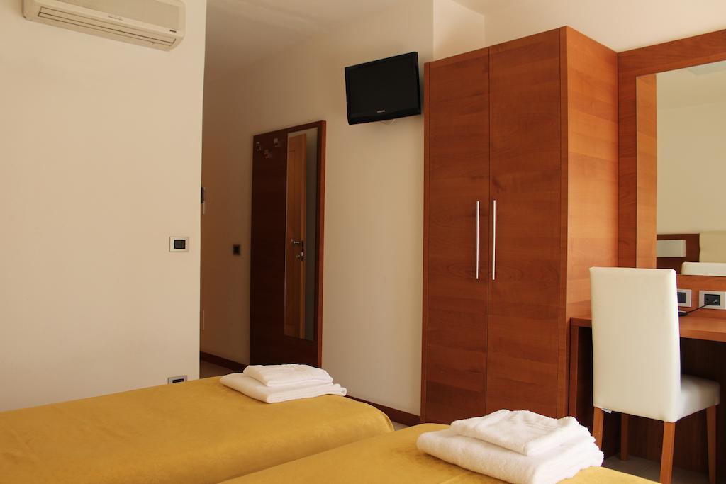 Albergo Riva 레노 디 레기우노 외부 사진